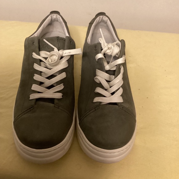 CAMPER SUEDE SNEAKERS SZ 40 (EURO) - Picture 1 of 7